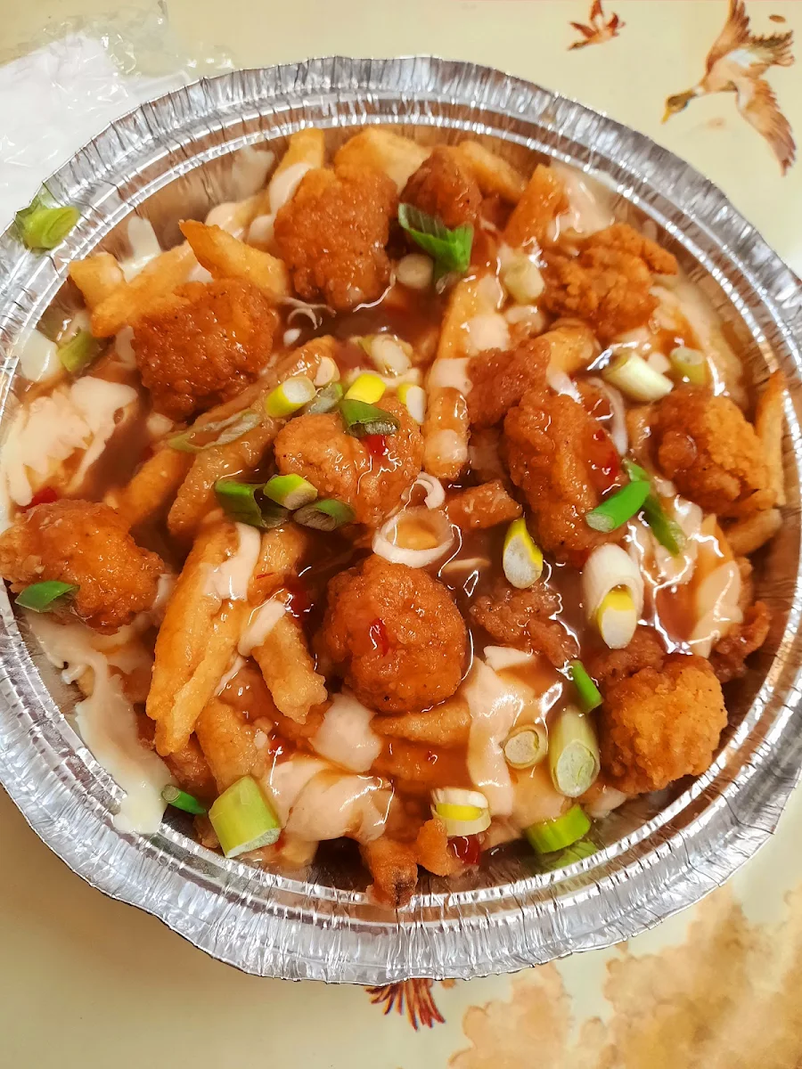 Poutine Poulet Pop-corn Asiatique Super Bonne, Resto Le Notre-Dame