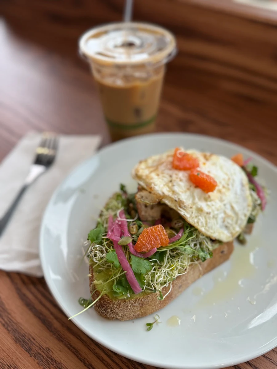 Avocado Toast w Egg