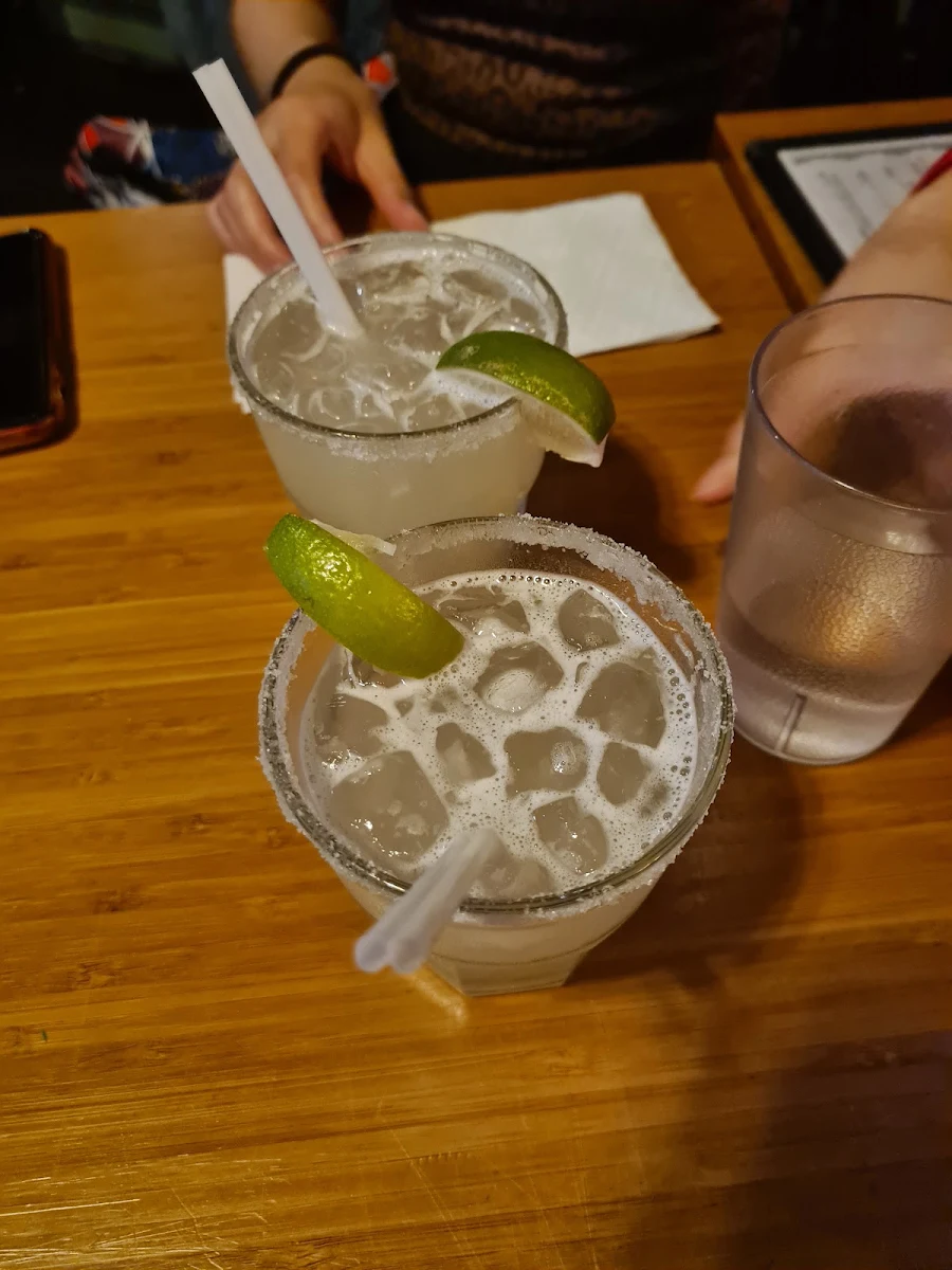 Margaritas, Pour Boy - Manning