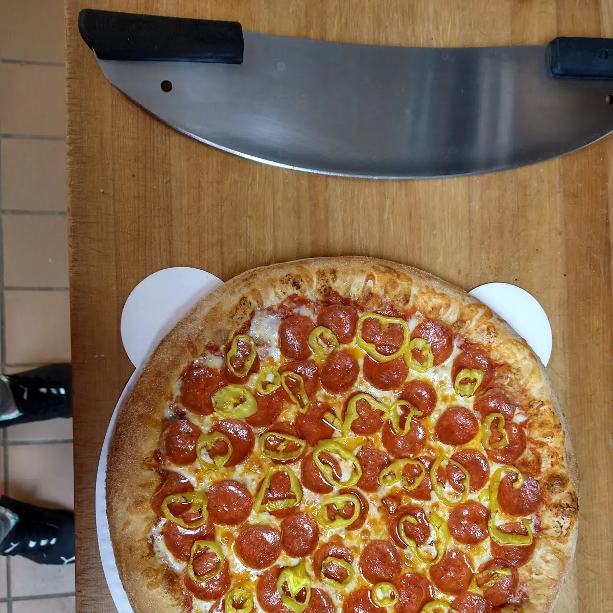 Large Prep and Banana Pepper Hand Tossed Pizza