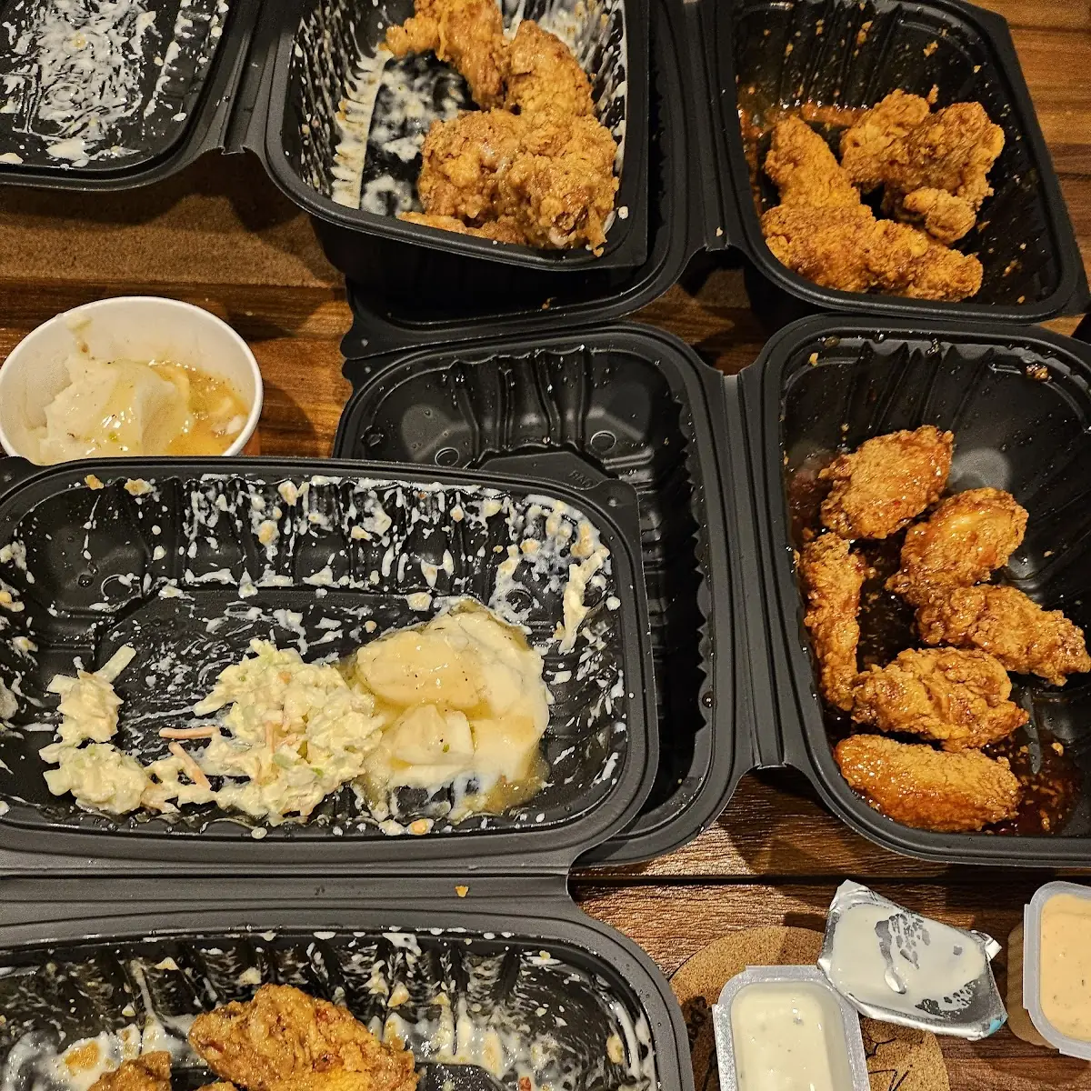 Wings 2 Can Dine