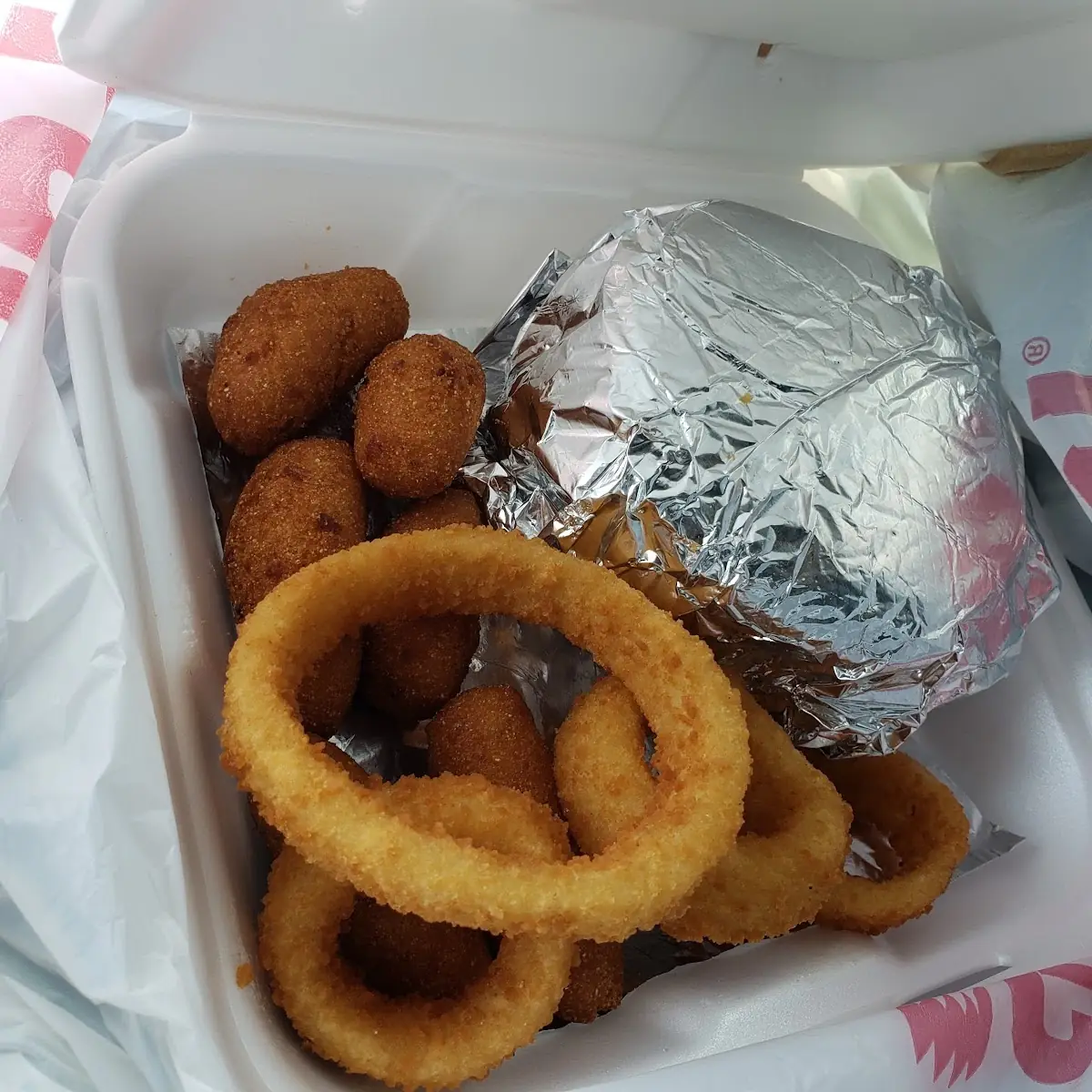 Cheeseburger with Onion Rings