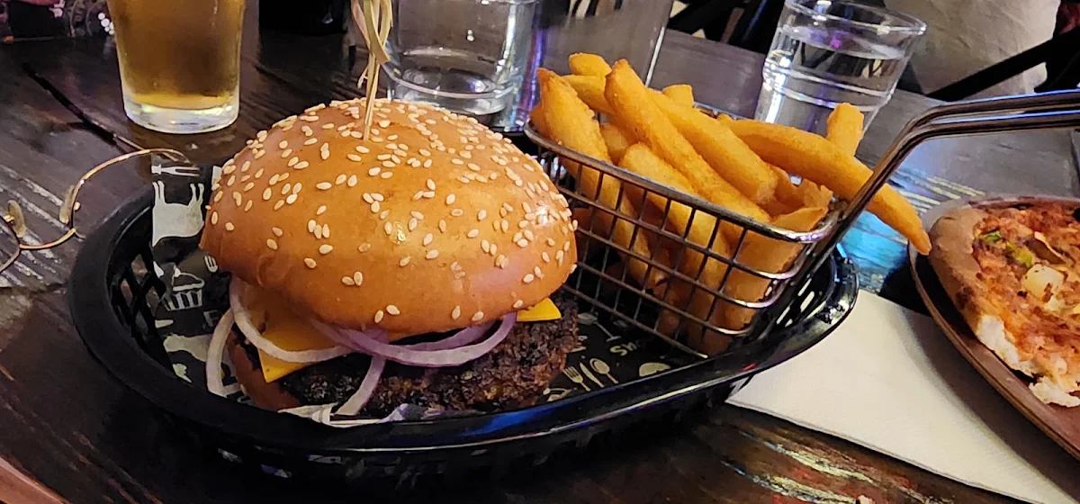 Highlights, Sandy's Burger Pizza Pasta