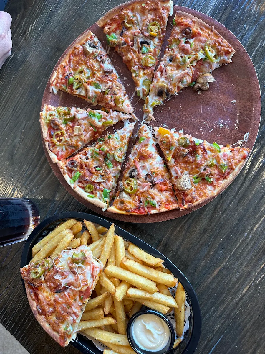 Highlights, Sandy's Burger Pizza Pasta