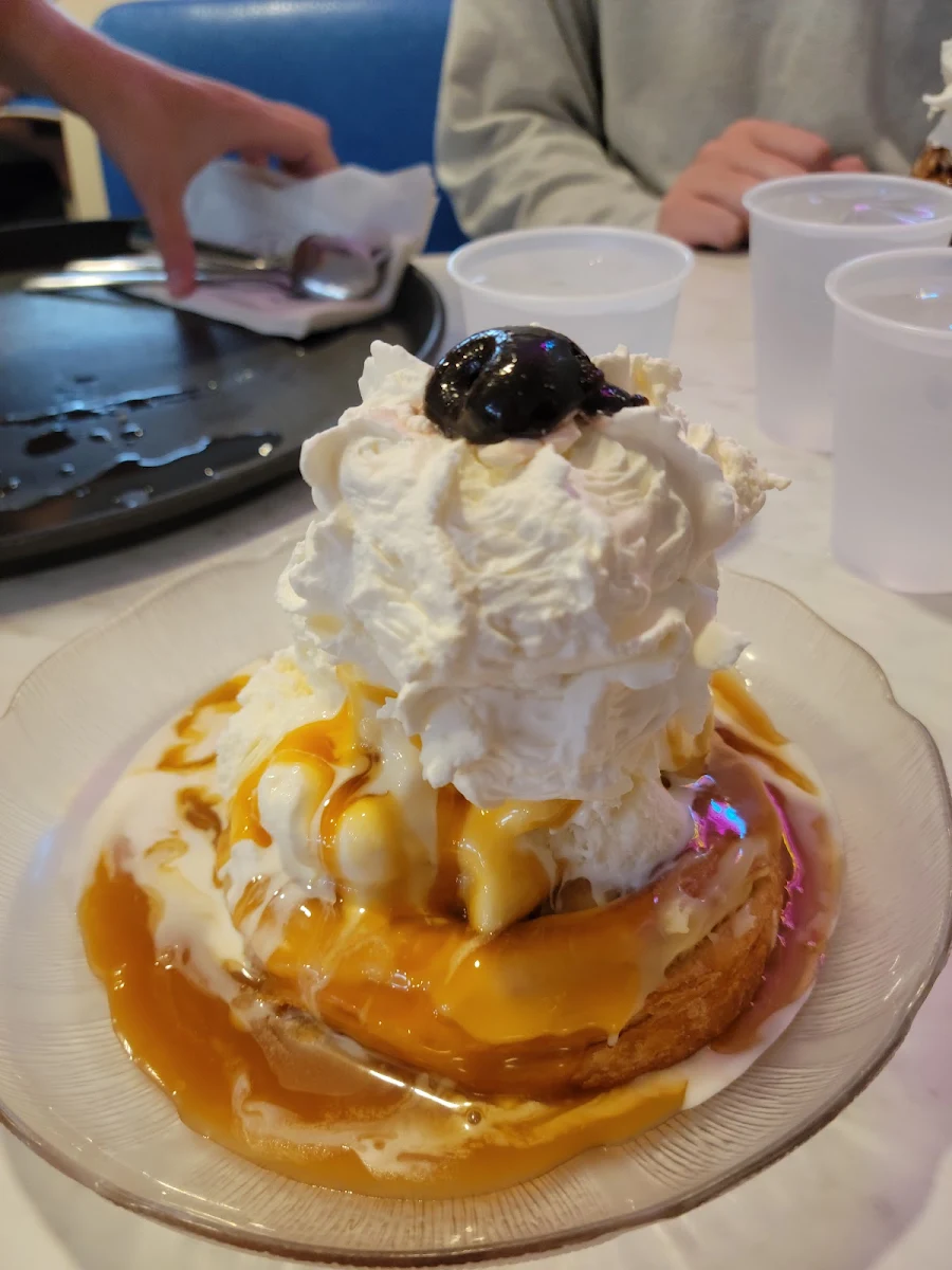 Cinnamon Bun Sundae