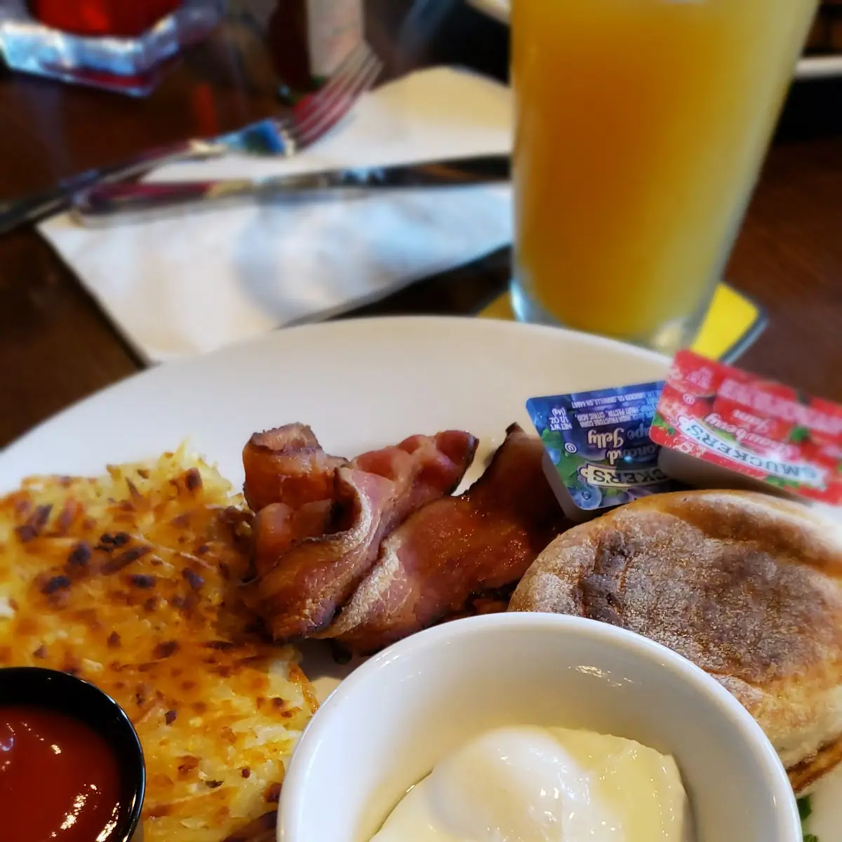 Eggs Bacon Hash Browns English Muffin