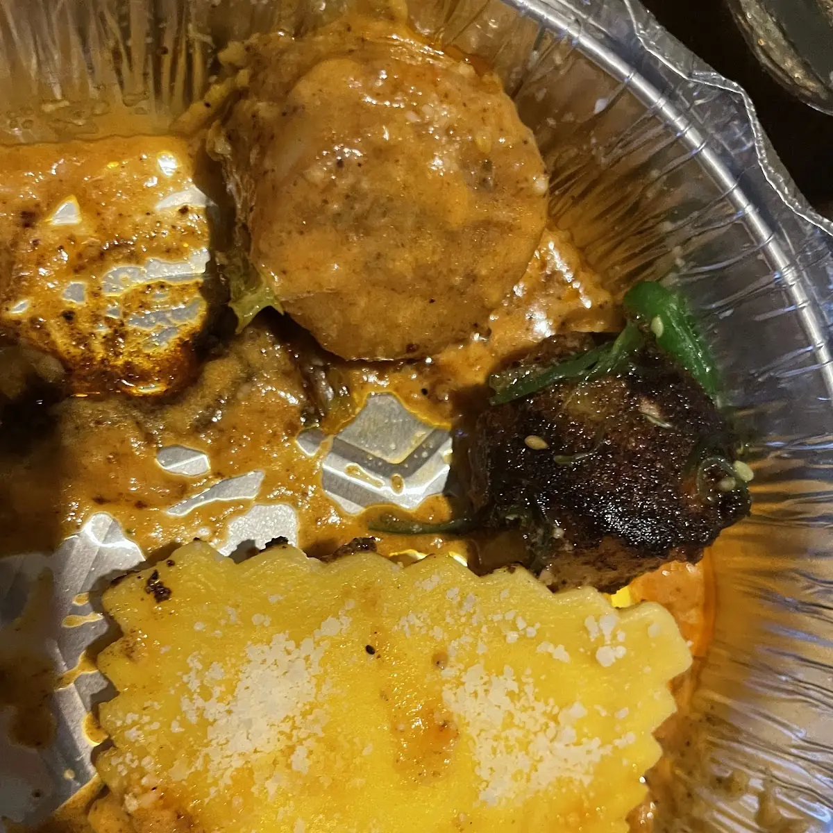 Blackened Scallops in Lobster Sauce