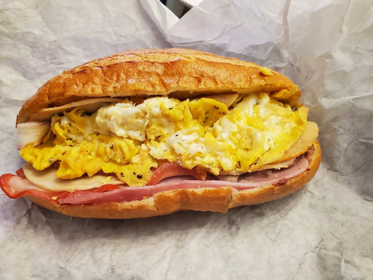 Banh MI DAC Biet with Eggs