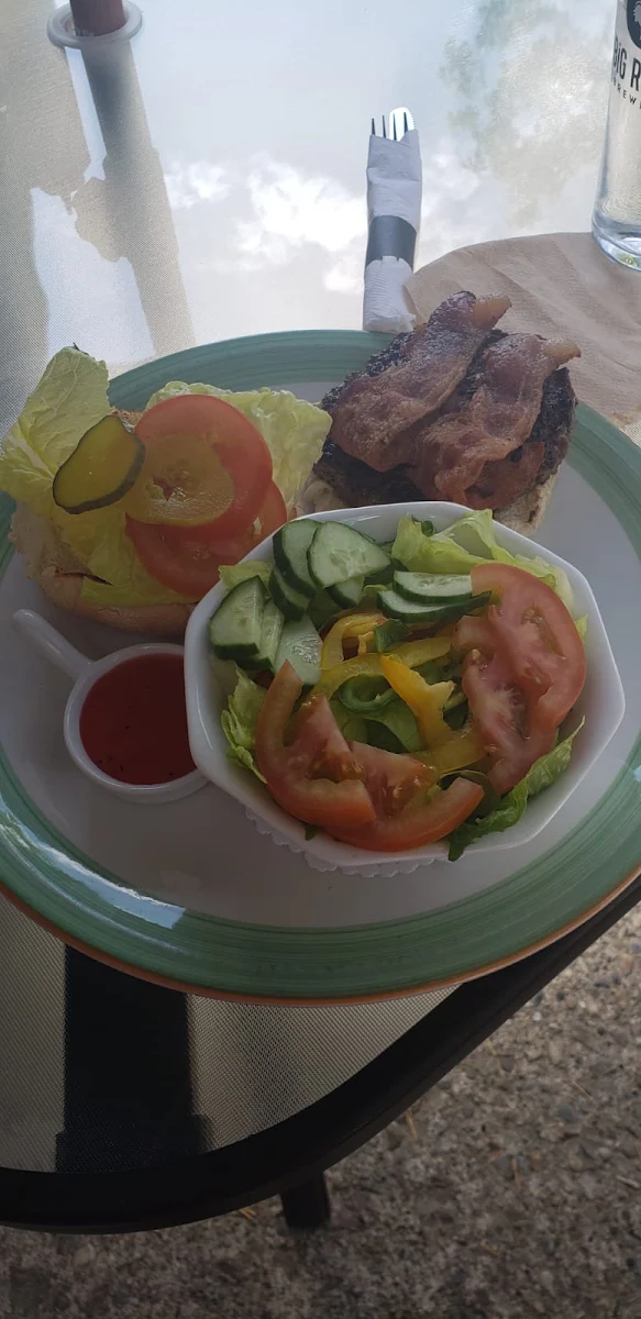 Angus Burger with Bacon and Salad
