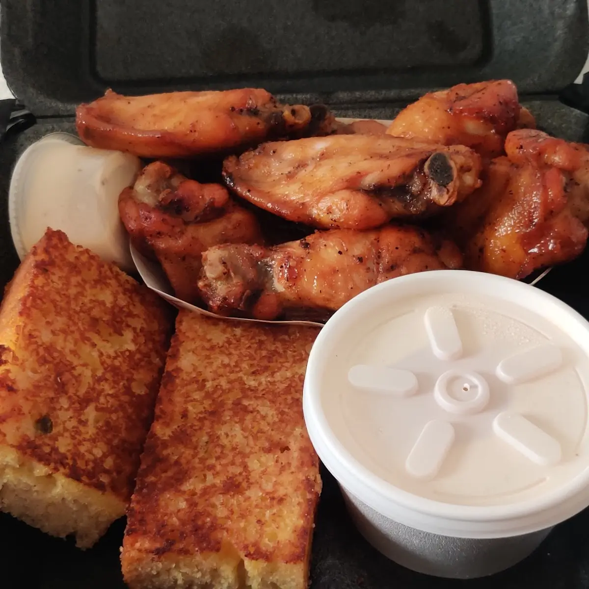 10 Piece Wings with Cornbread and Banana Pudding