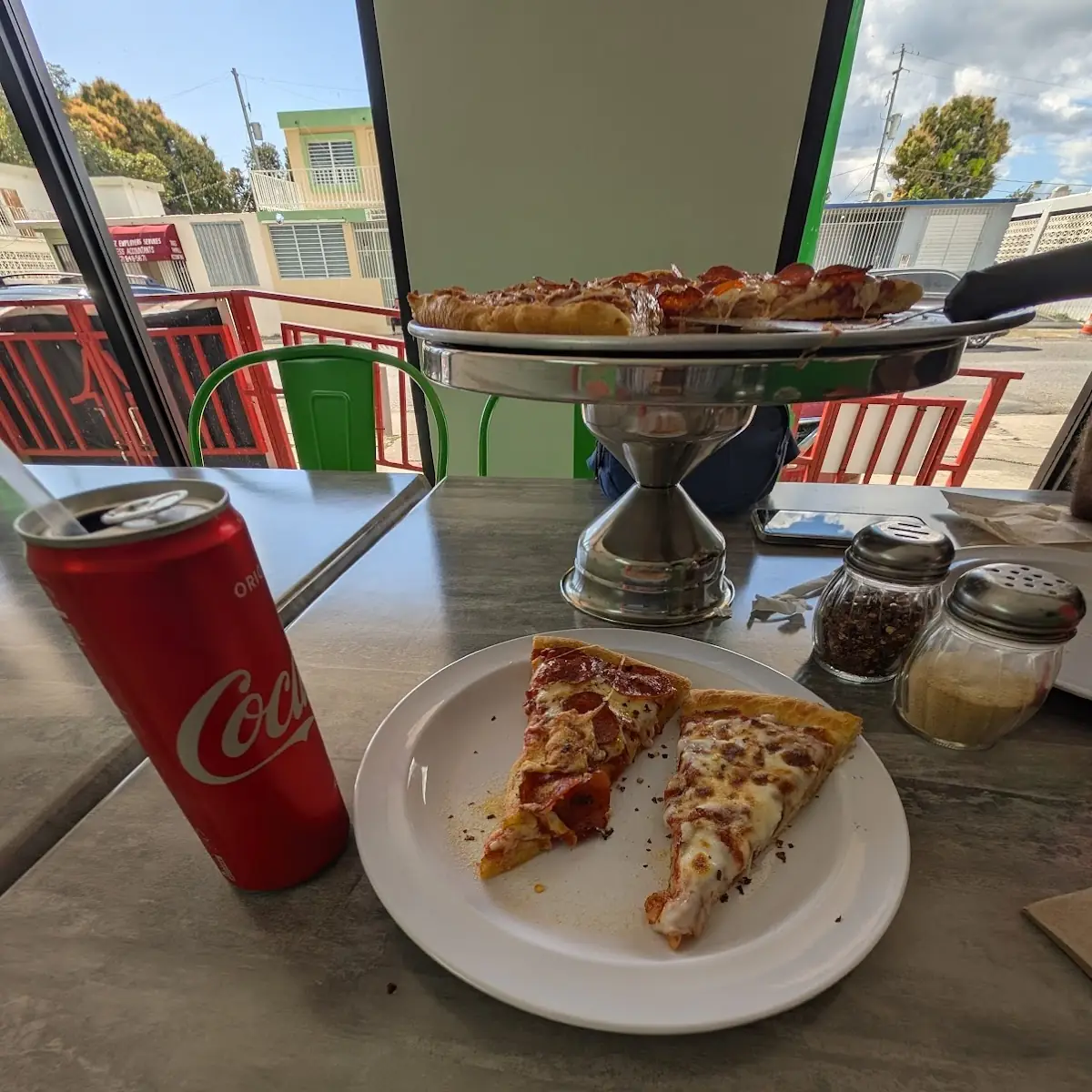Pizza de Pepperoni Y Pizza de Queso