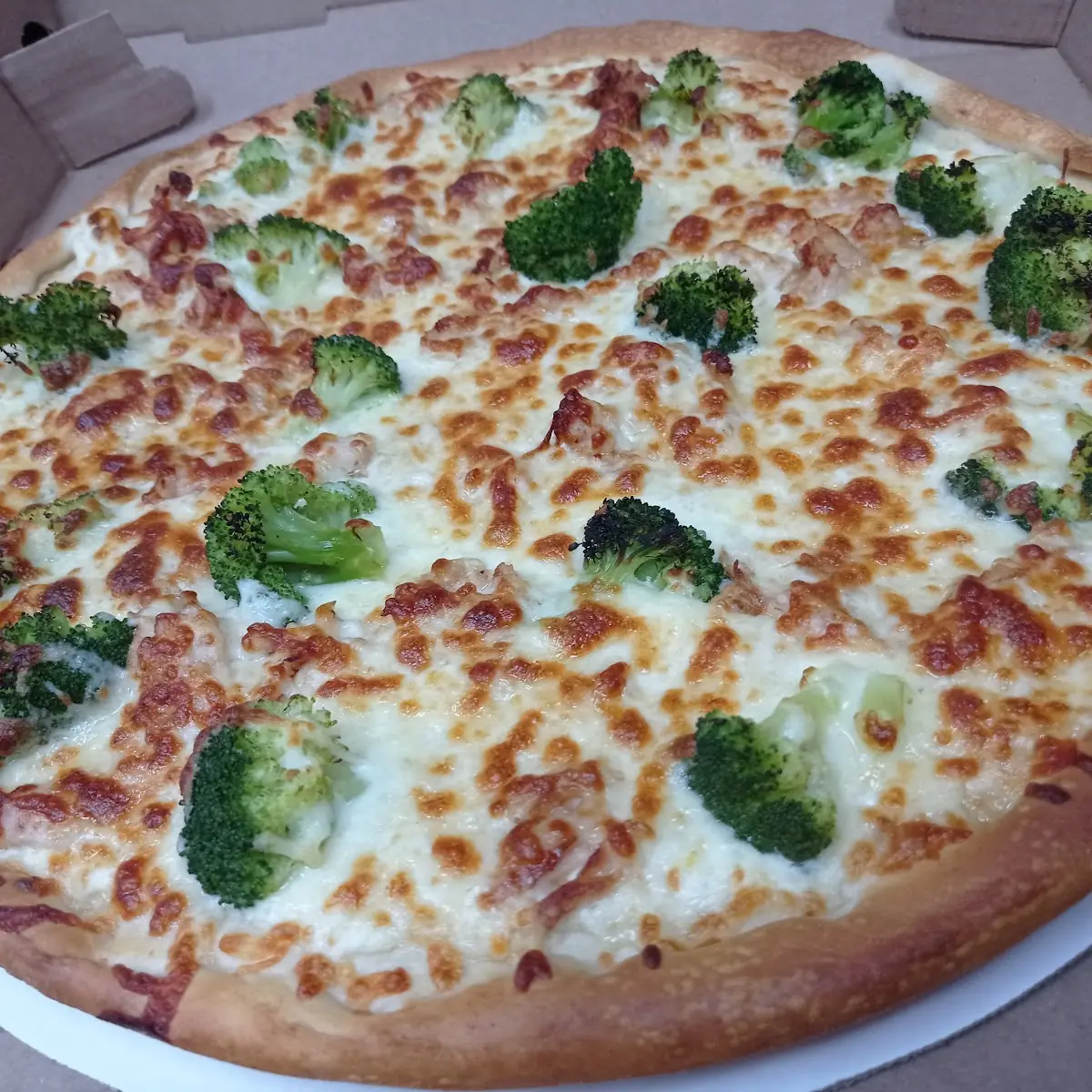 Chicken Broccoli Bianca Pizza