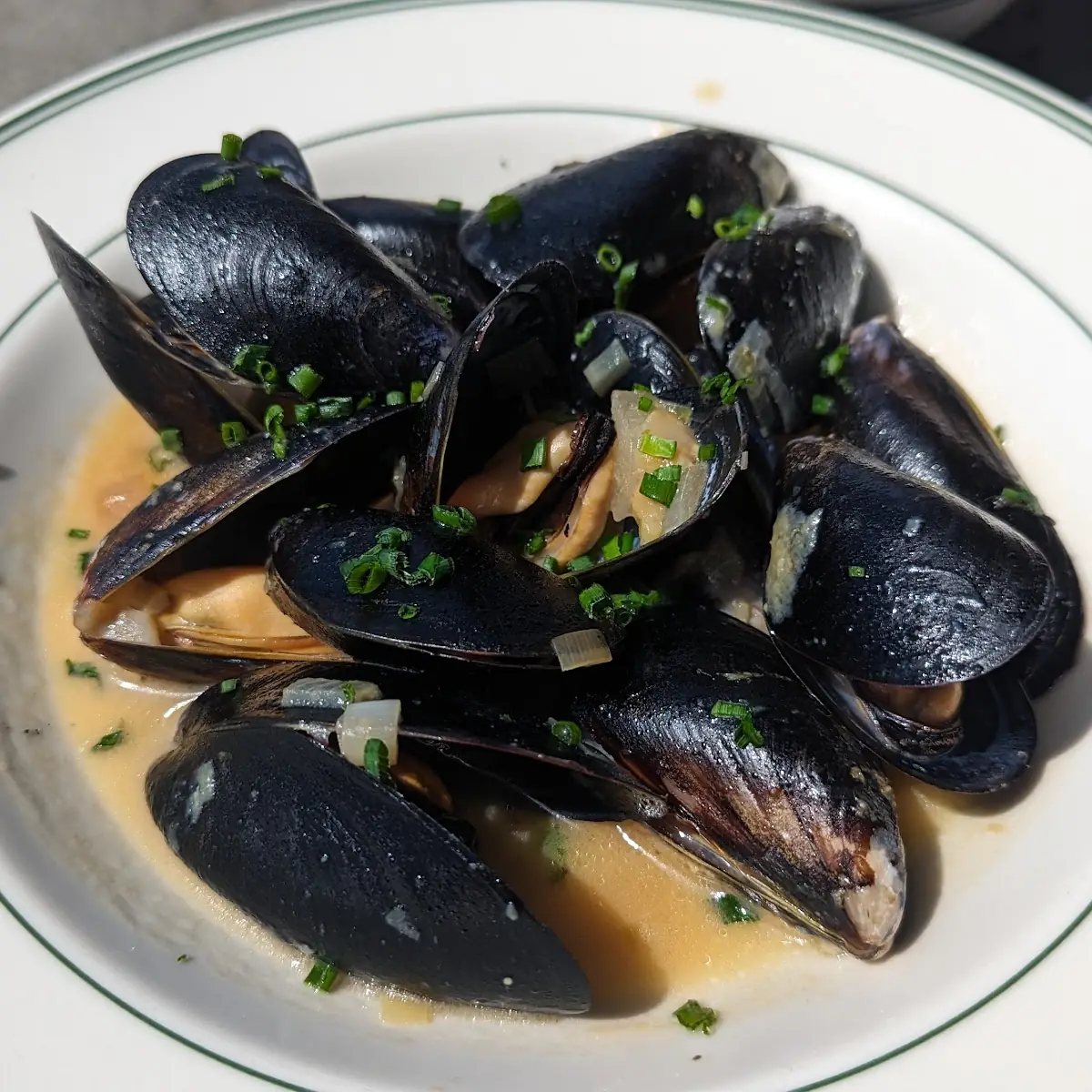 Steamed Mussels in Garlic Sauce