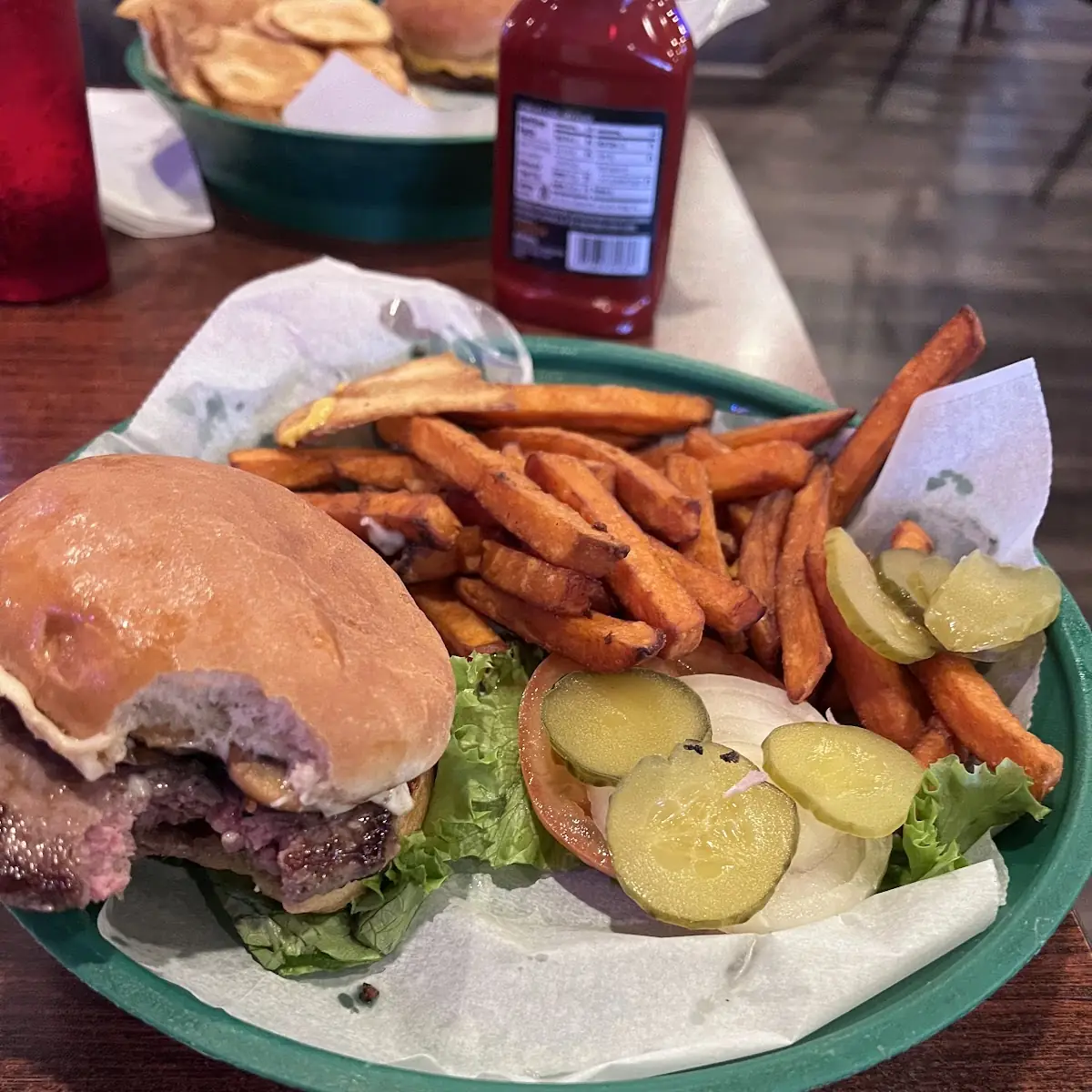 Burger w Sweet Potato Fries