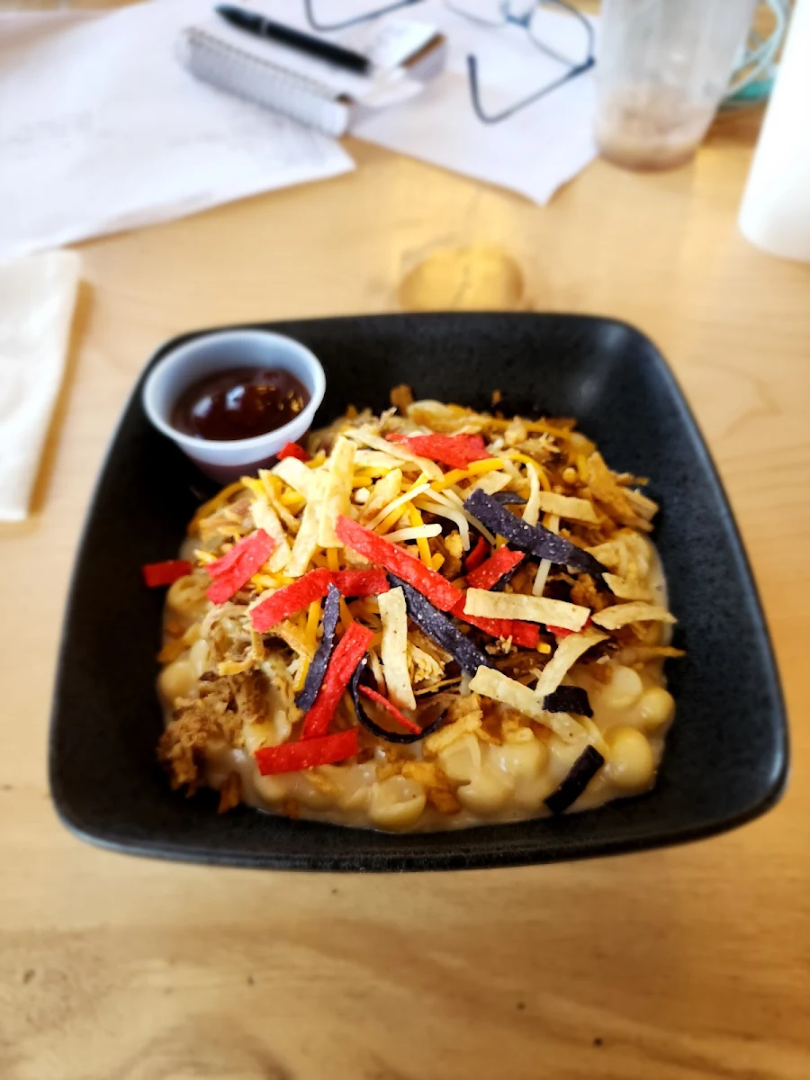 Loaded Pulled Pork Mac 'N Cheese