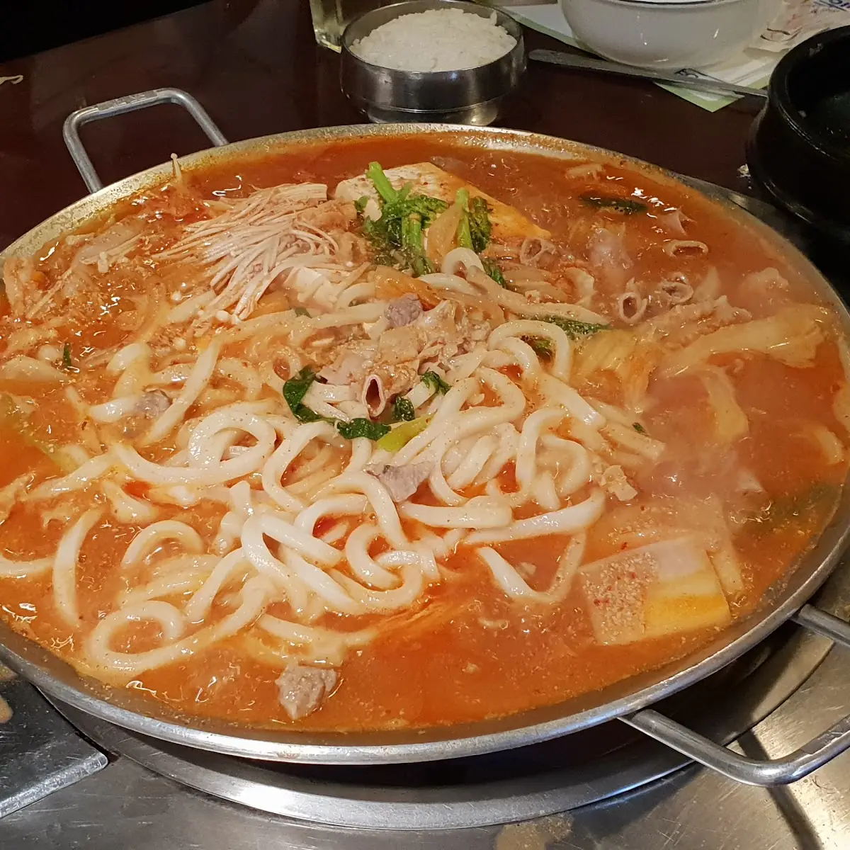 Kimchi Mandoo Joongol