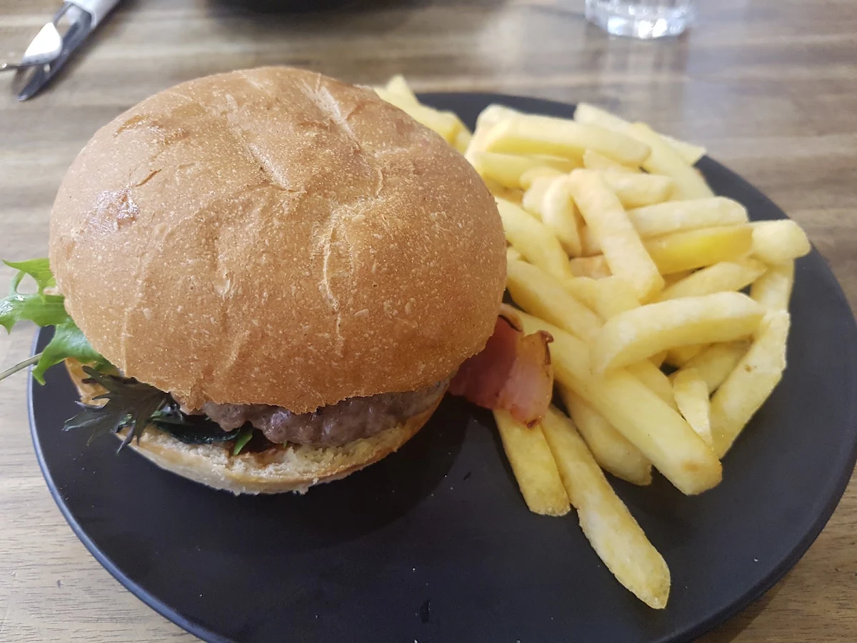 Beef Burger and Chips, Café Ambra