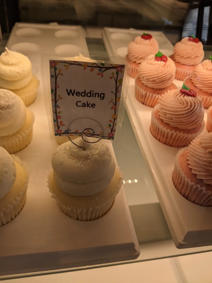 Gluten-Friendly Wedding Cupcake