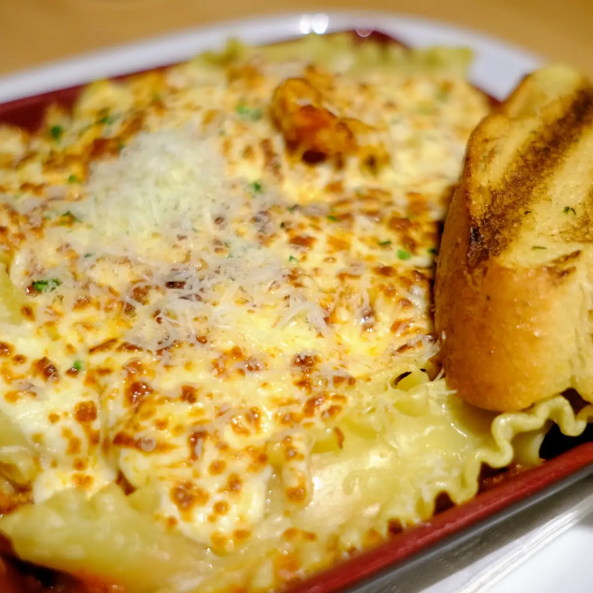 Boston's Lasagna, Boston Pizza