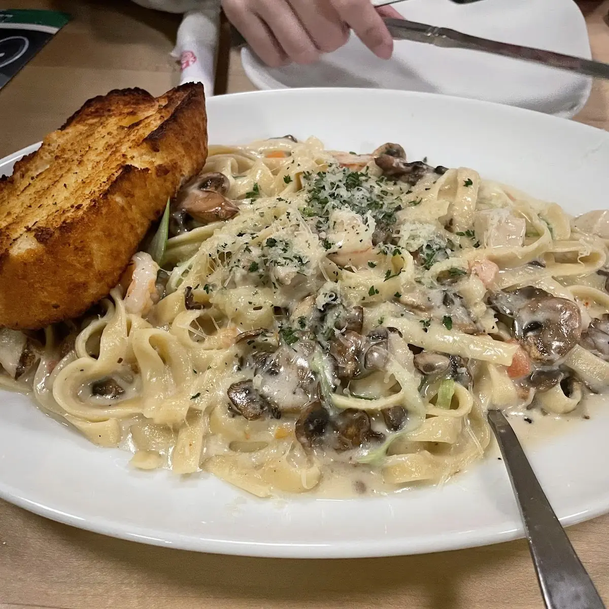 Chicken & Mushroom Fettuccini, Boston Pizza