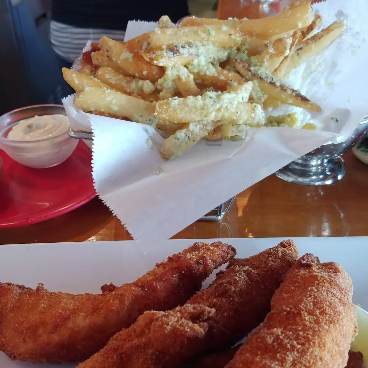Fish & Chips Garlic Fries