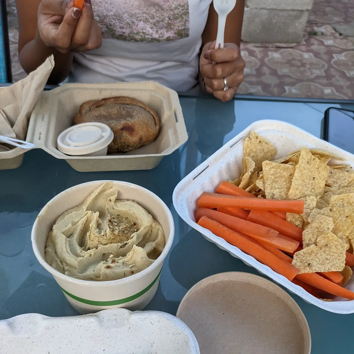 Empanadas Hummus Plate