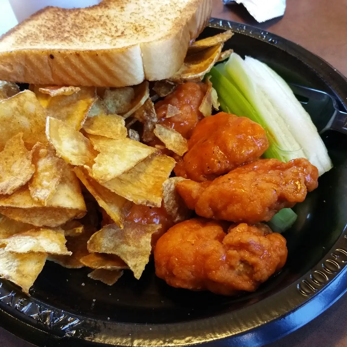 Bonless Chicken and Potato Chips