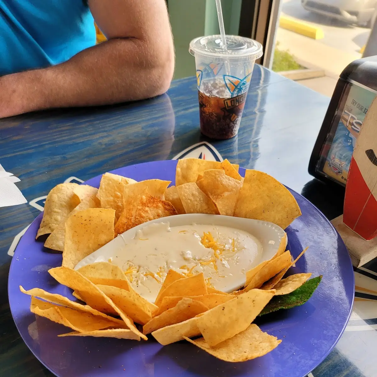Chips Queso & Salsa