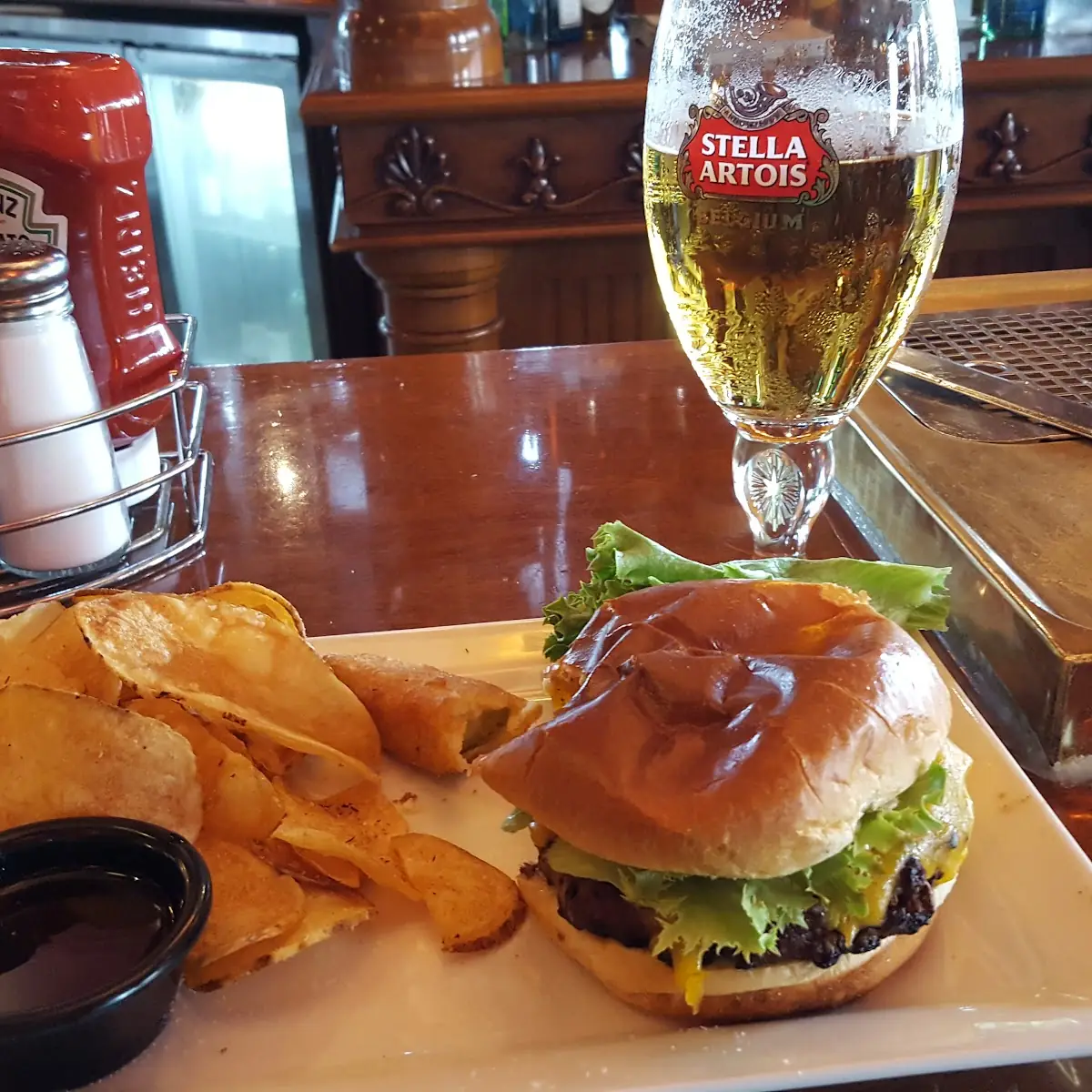 Classic Pub Burger