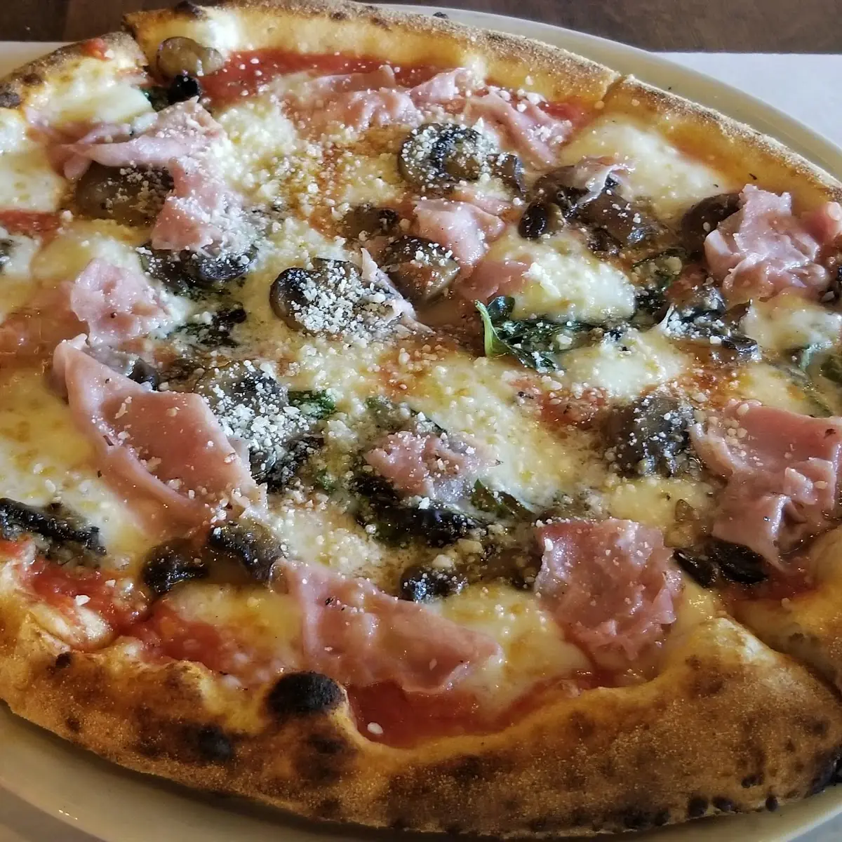 Prosciutto E Funghi Pizza