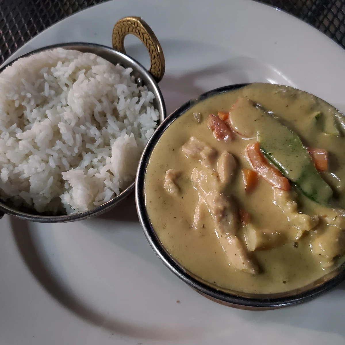 Green Curry, Toby's Pub & Eatery