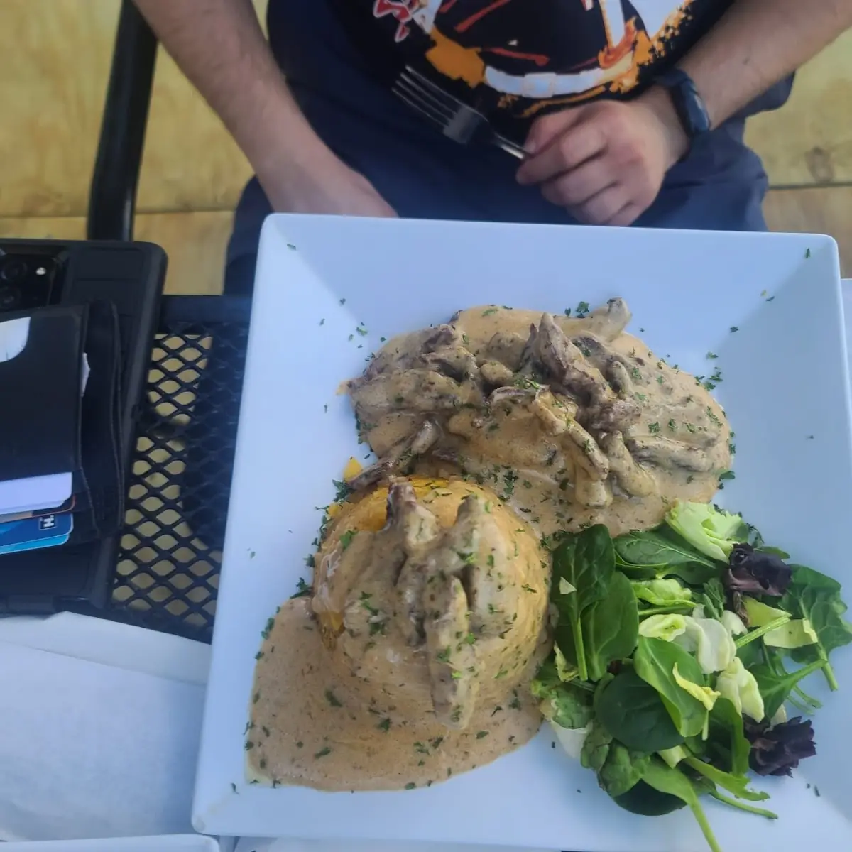 Pechuga En Salsa De Cilantro Con Mofongo