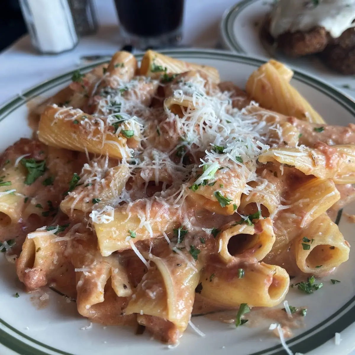 Rigatoni with Vodka Sauce