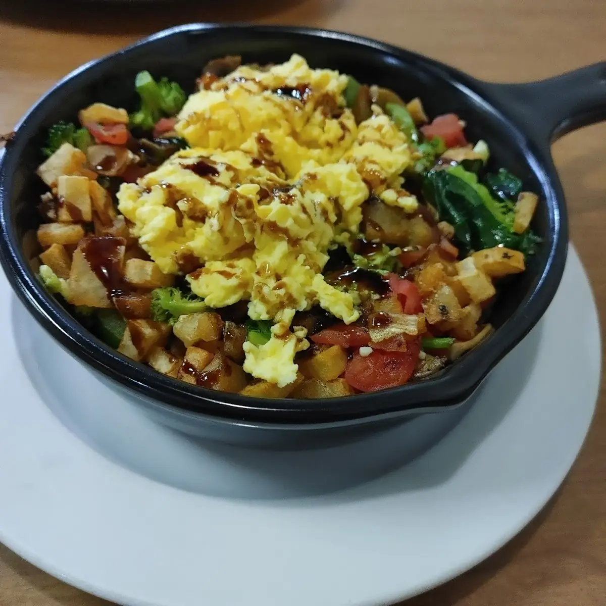 Veggie Bowl with Scrambled Eggs
