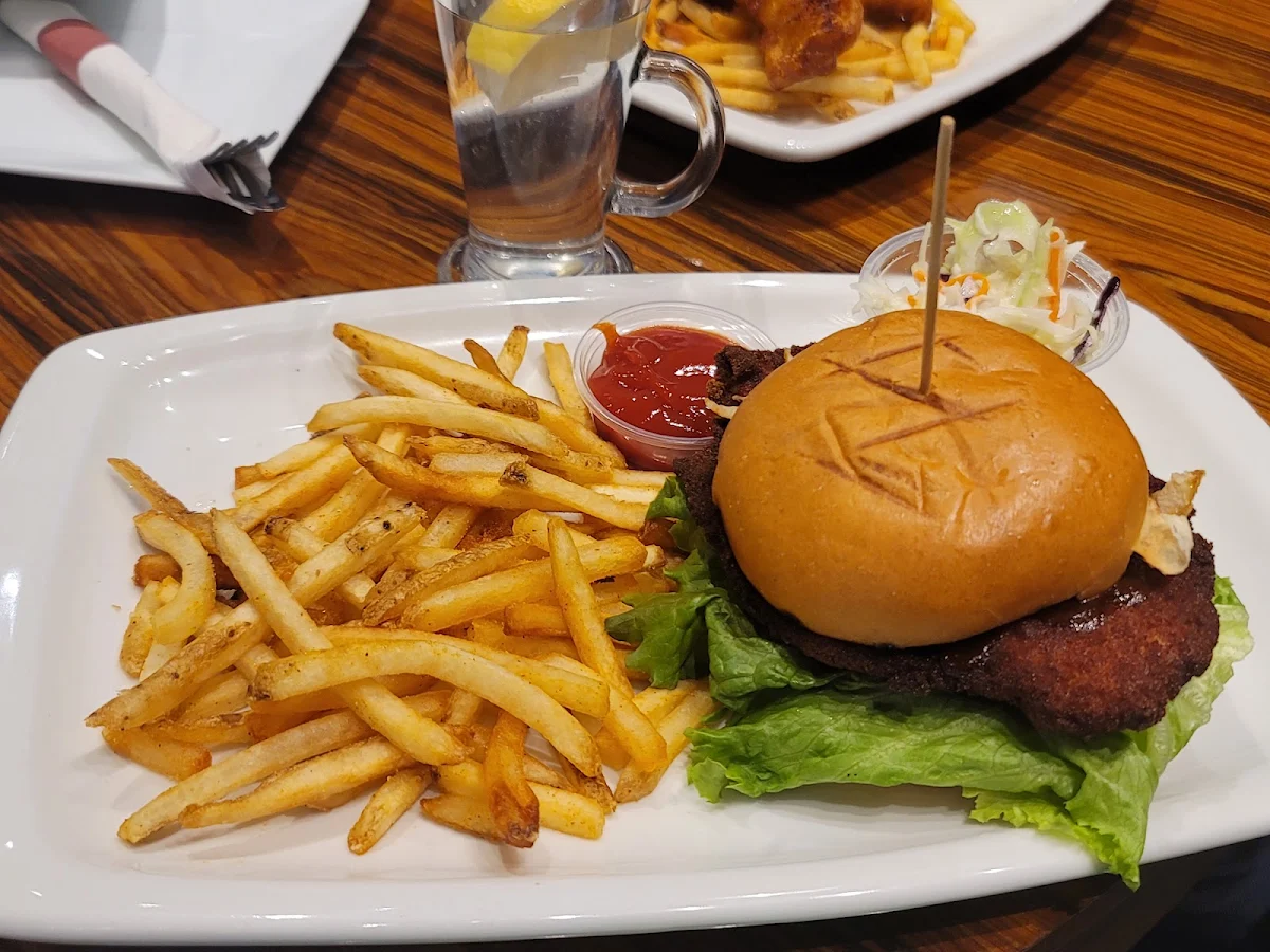 Crispy Chicken Burger, Madisons Restaurant & Bar