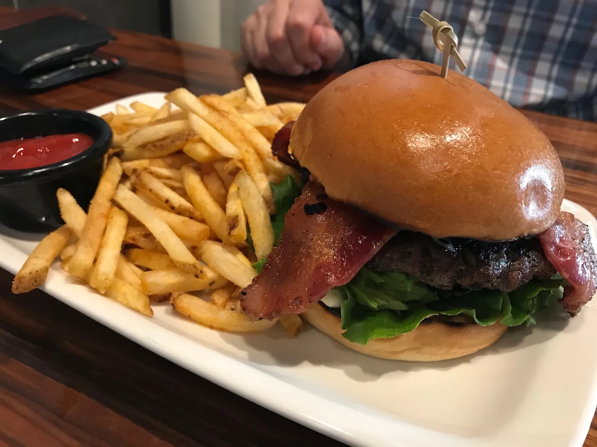 Highlights, Madisons Restaurant & Bar