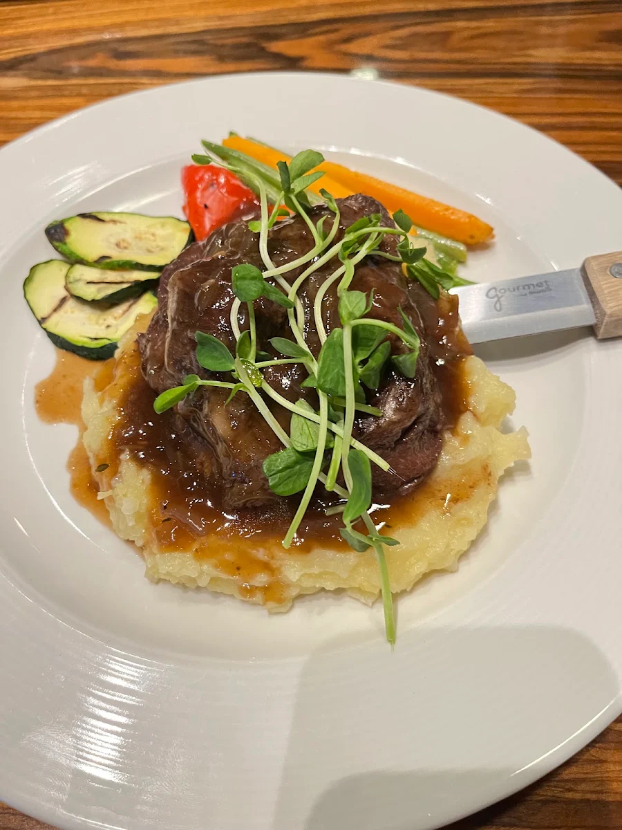 Highlights, Madisons Restaurant & Bar