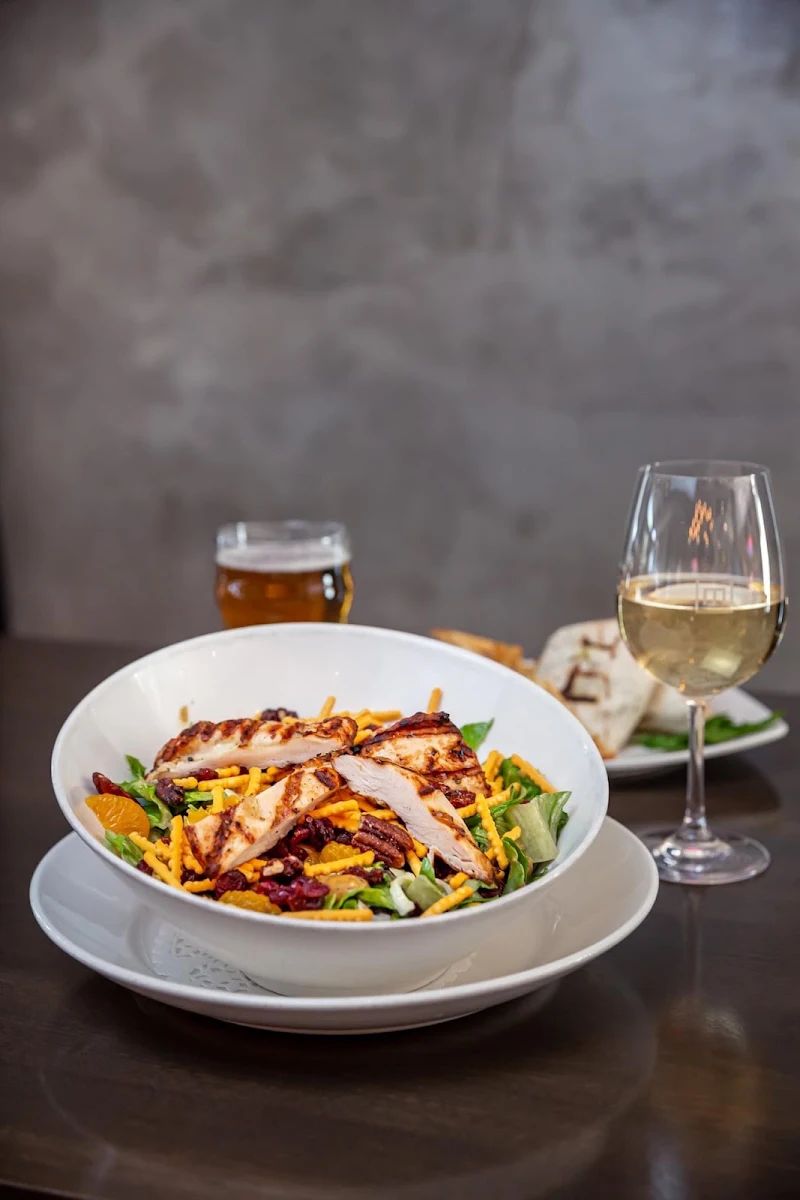 Highlights, Madisons Restaurant & Bar