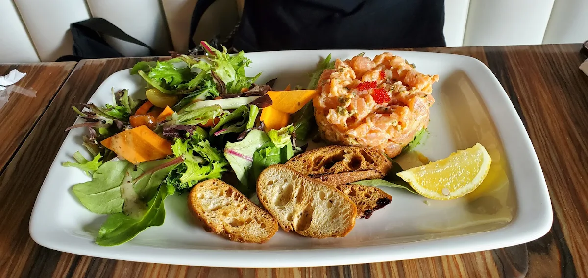 Highlights, Madisons Restaurant & Bar