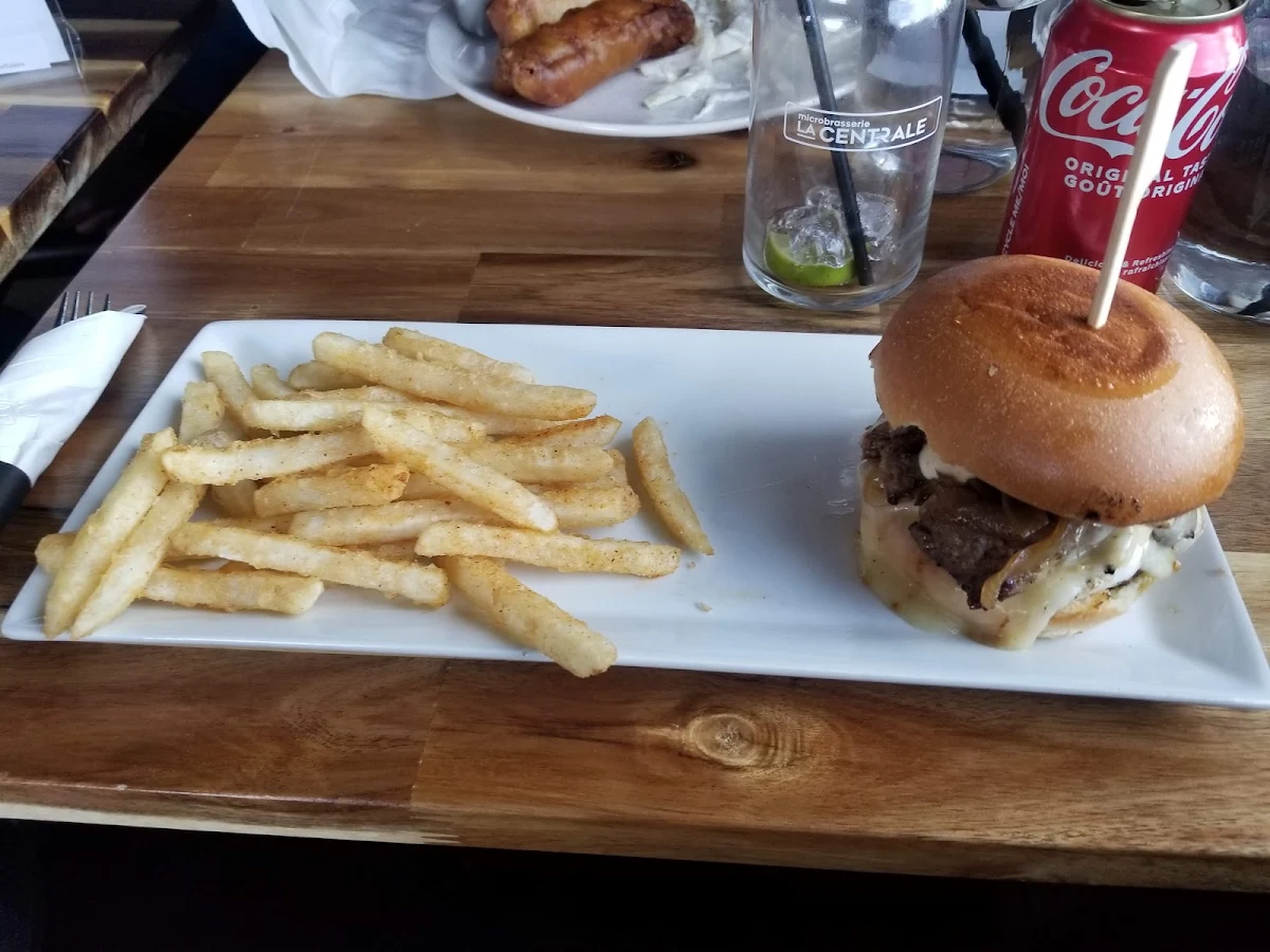 Double Smash Brie Burger, La Centrale - Microbrasserie