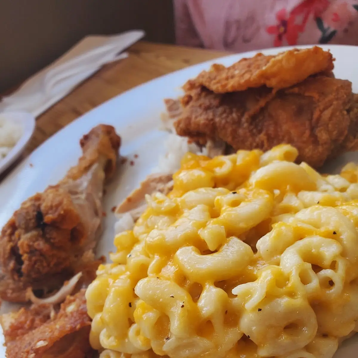 Fried Chicken with Mac and Cheese and White Rice
