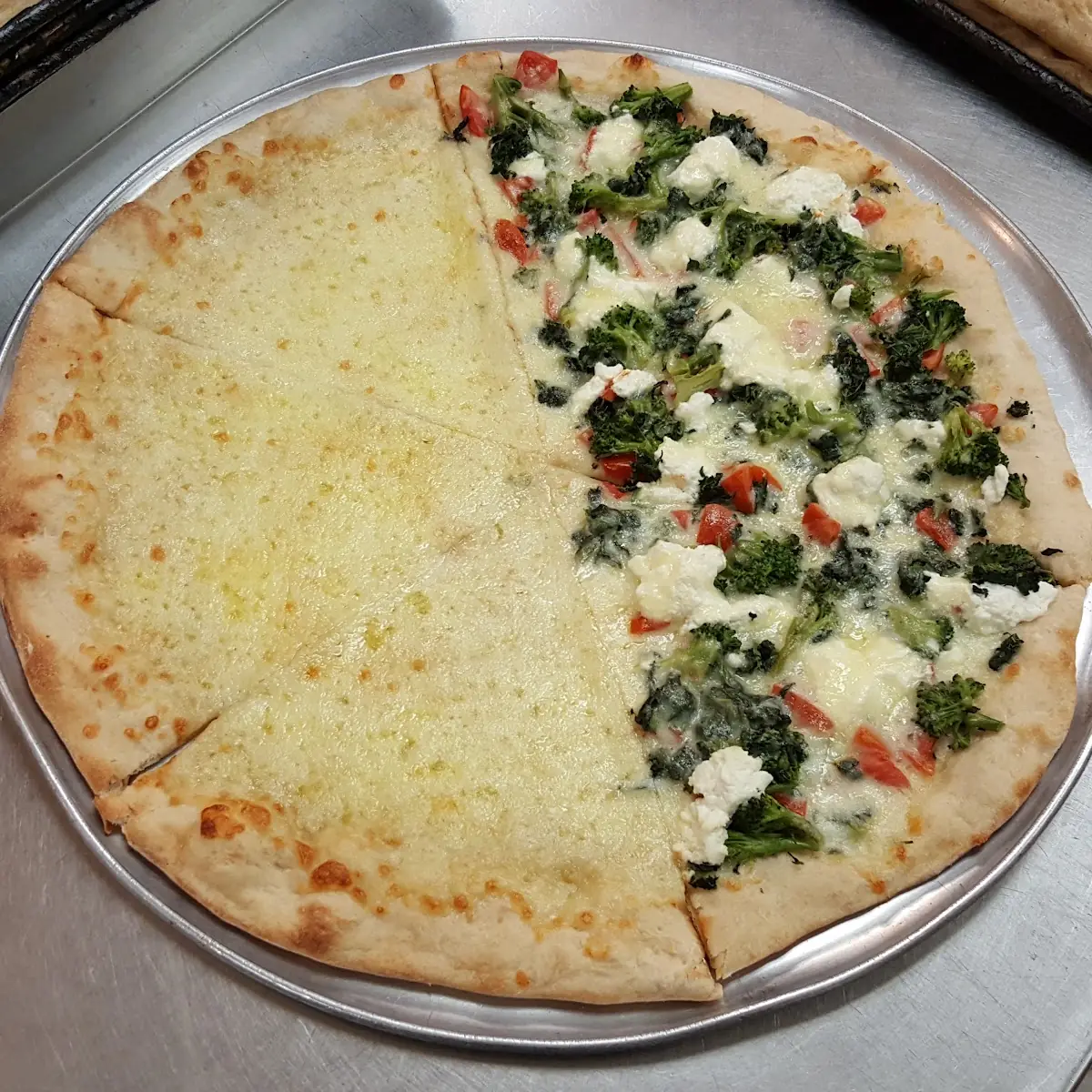 Neapolitan Round Thin Crust