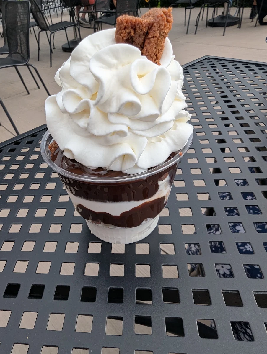 Hot Fudge Brownie Sundae