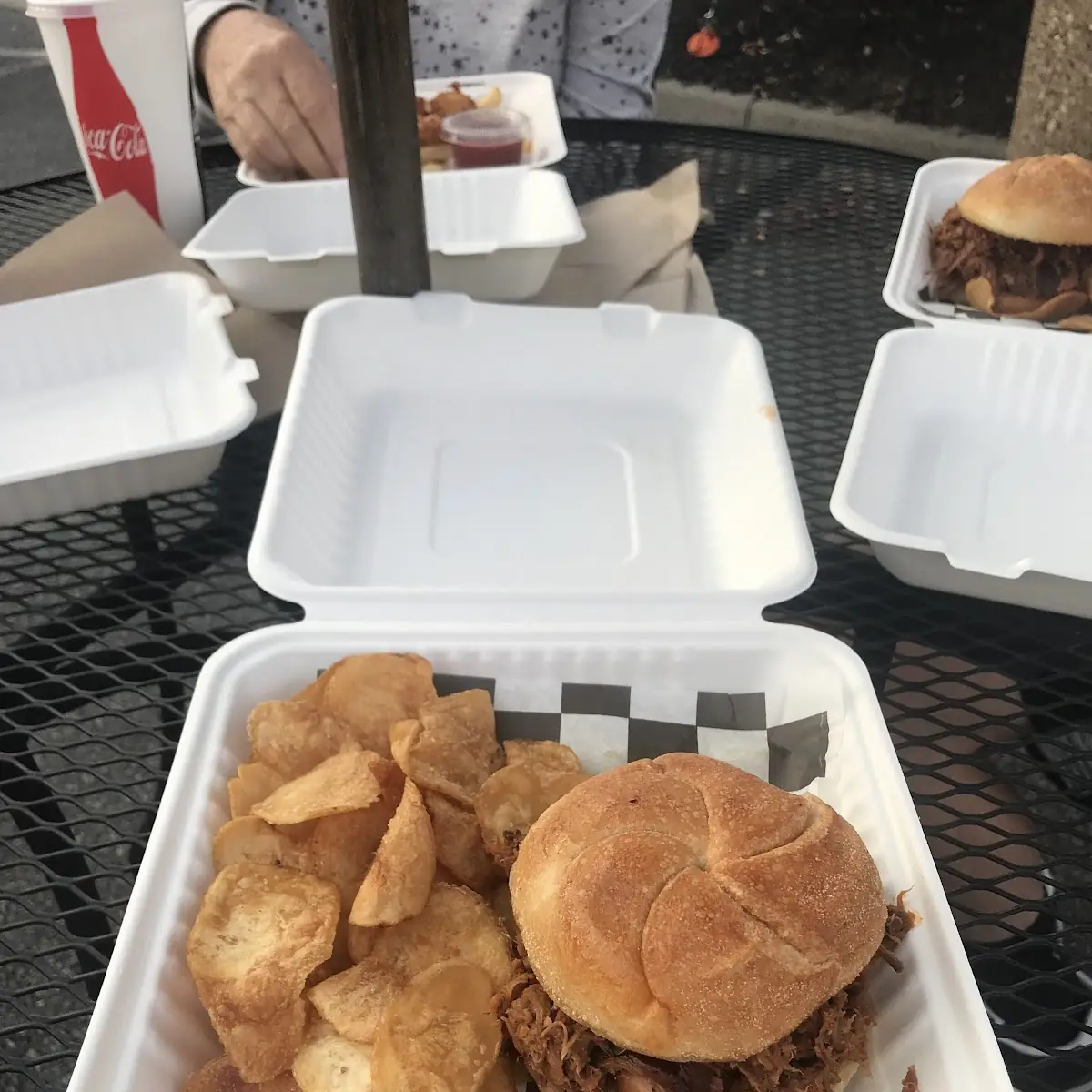 Pulled Pork Sandwich w Chips