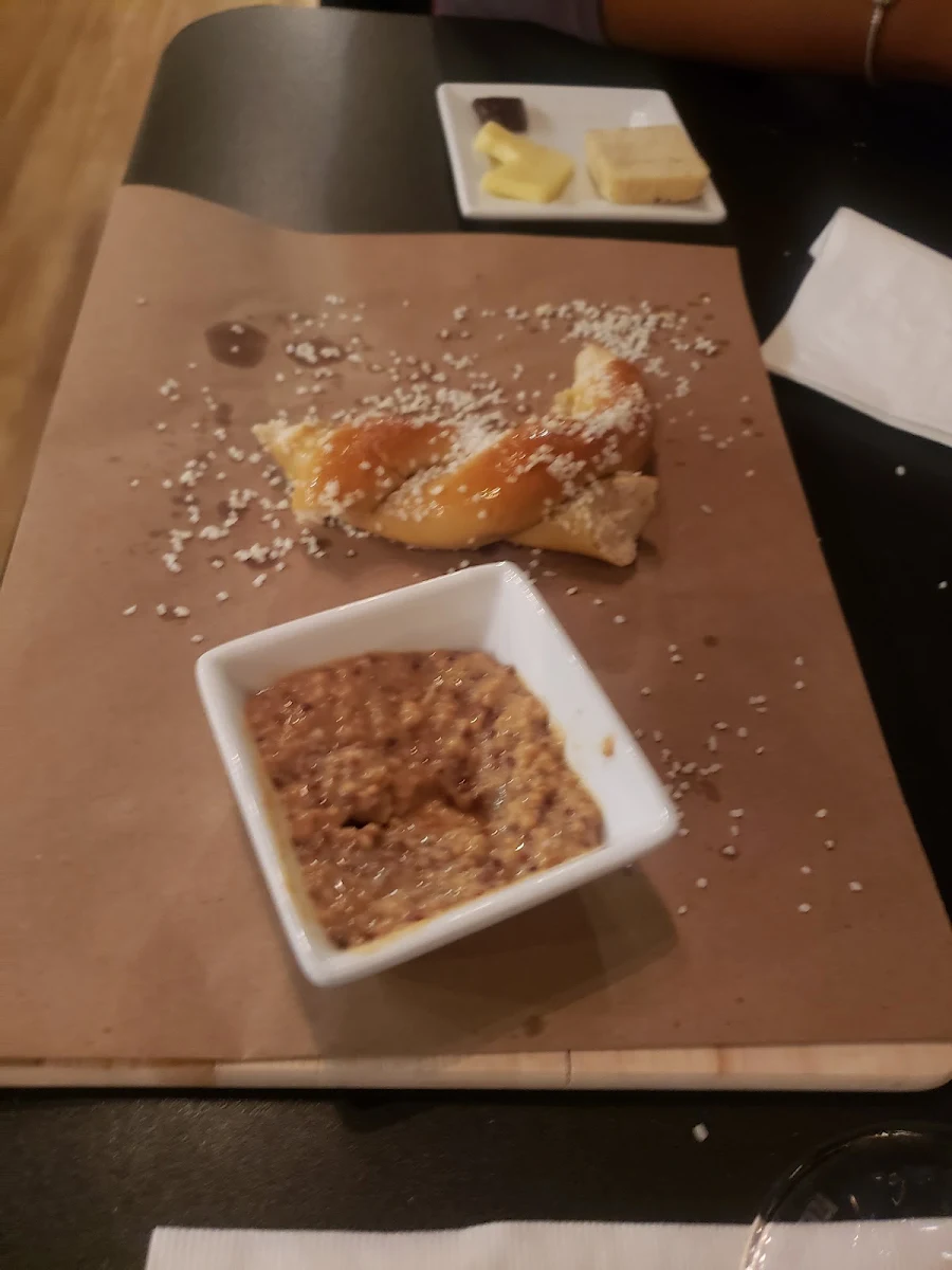 Soft Pretzels w Mustard Sauce