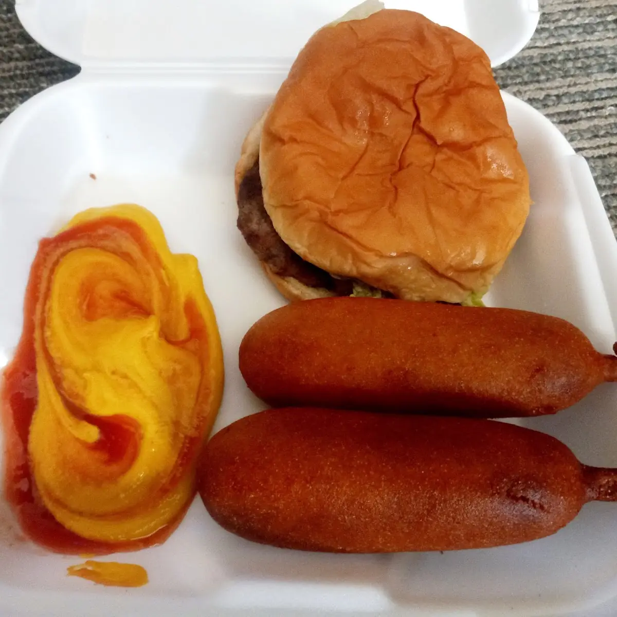 Hamburger & 2 Corn Dog Tray