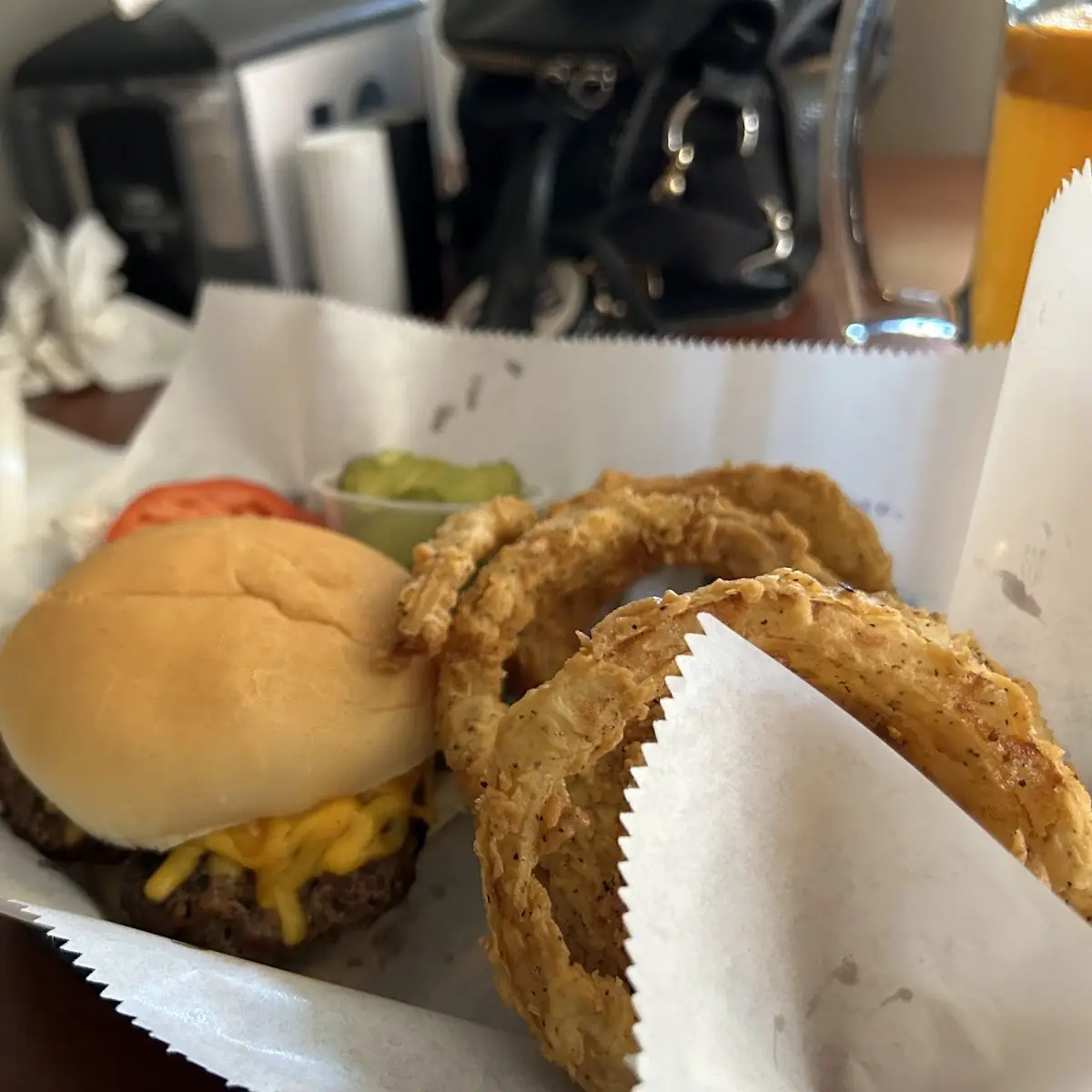 Finn’S Burger with Bacon and Onion Rings