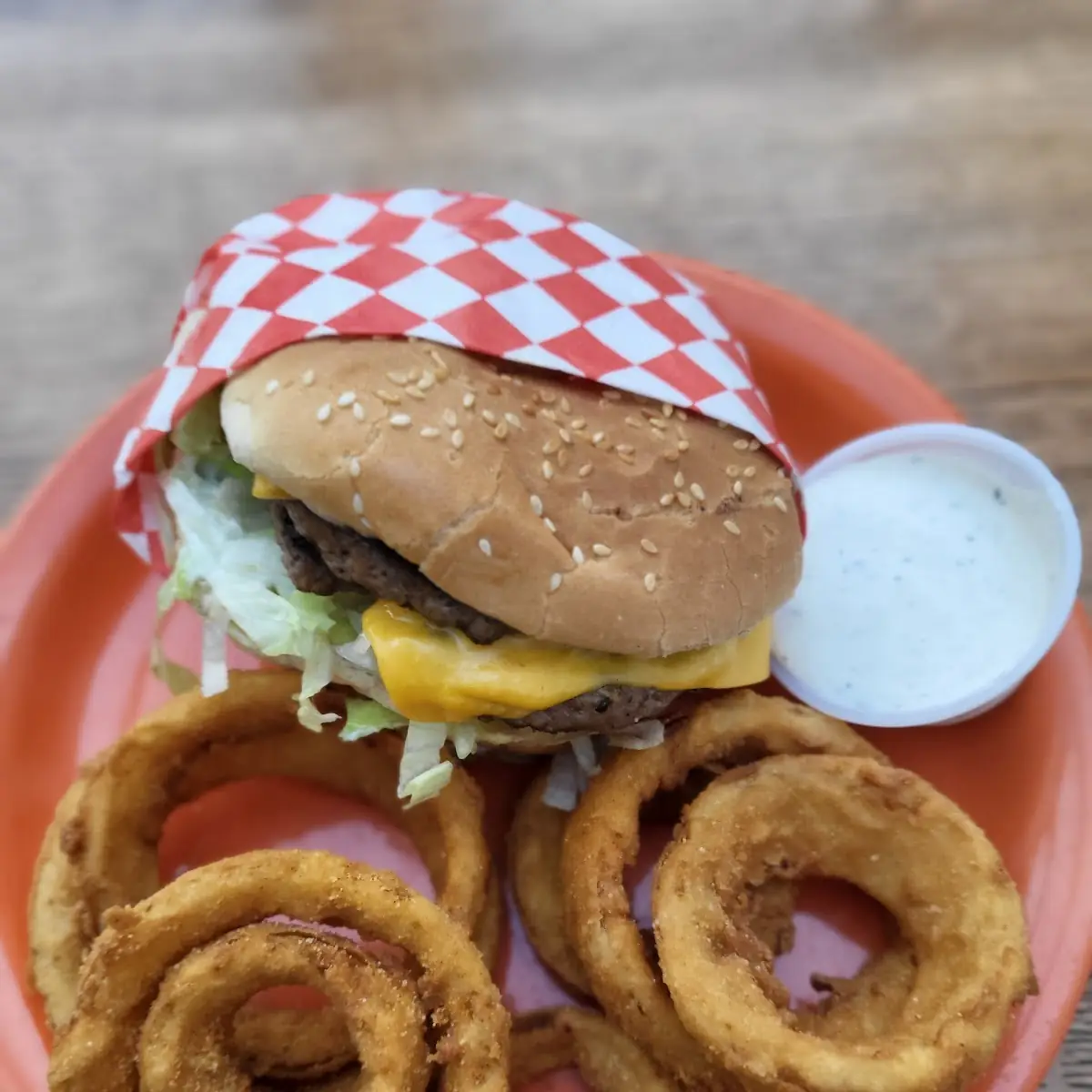 Cheese Burger w Onion Rings
