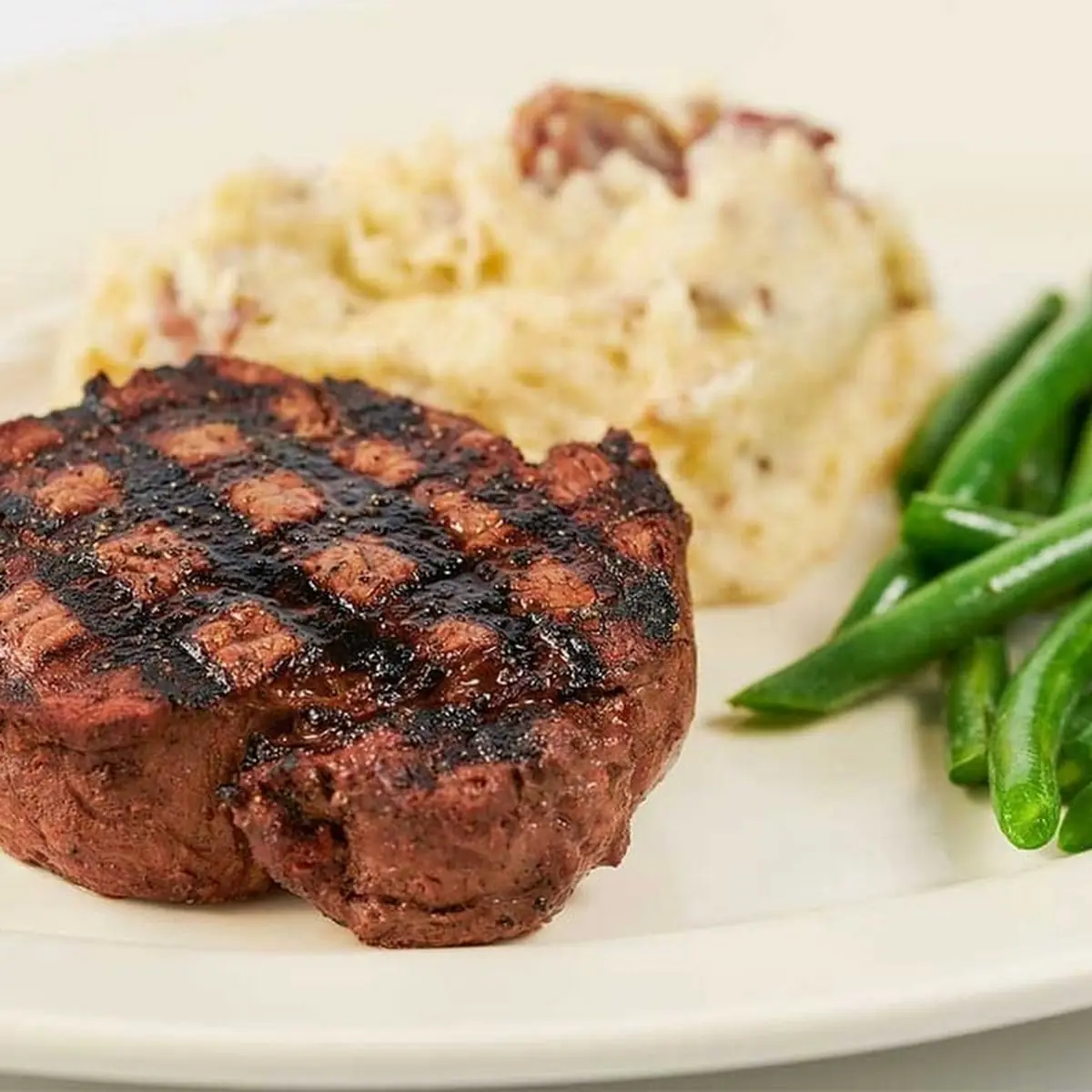 New York Steak with Mashed Potatoes and Asparagus