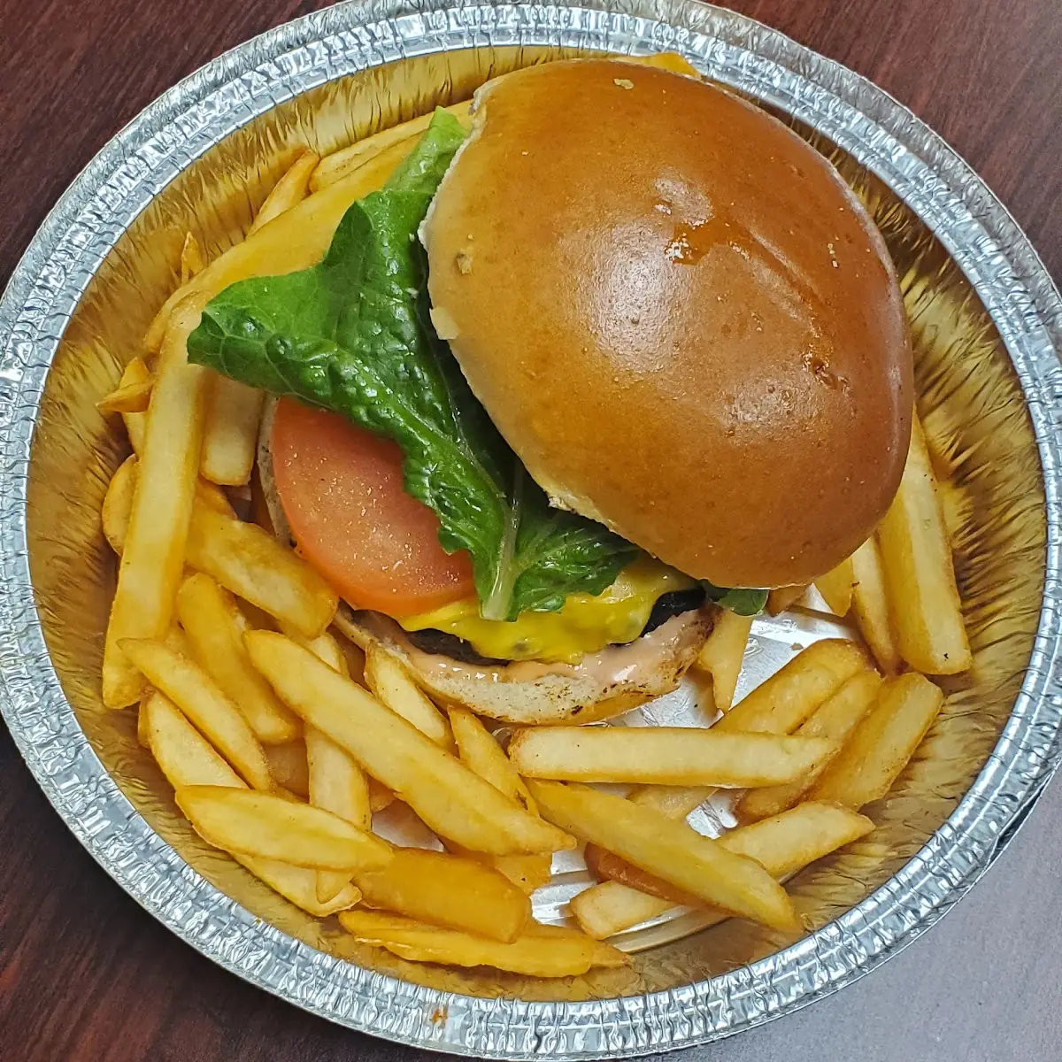 Cheeseburger Deluxe w Fries